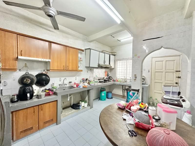 Rumah Teres untuk Dijual di TAMAN PUCHONG UTAMA (Puchong) - Luqman Ramli - Kitchen - PropertyGuru.com.my
