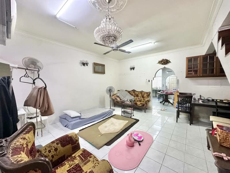 Rumah Teres untuk Dijual di TAMAN PUCHONG UTAMA (Puchong) - Luqman Ramli - Living Room - PropertyGuru.com.my