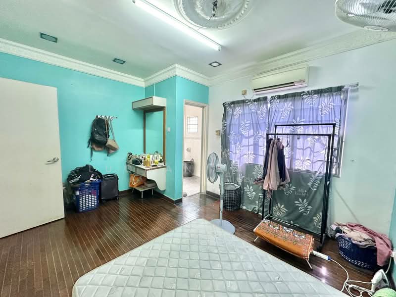 Rumah Teres untuk Dijual di TAMAN PUCHONG UTAMA (Puchong) - Luqman Ramli - Bedroom - PropertyGuru.com.my