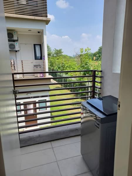 Rumah Bandar untuk Disewa di 16 Sierra (Puchong) - GRACE SUM - Balcony - PropertyGuru.com.my