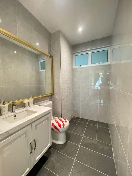 Service Residence for Sale at D'Secret Garden 2 (Pangsapuri Kempas Indah 2) - Lucas Loh - Bathroom - PropertyGuru.com.my