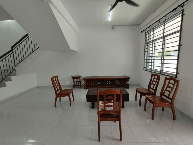 Rumah Teres 2 Tingkat untuk Disewa di Taman Scientex Rawang (Rawang) - Tris Jong - Living Room - PropertyGuru.com.my