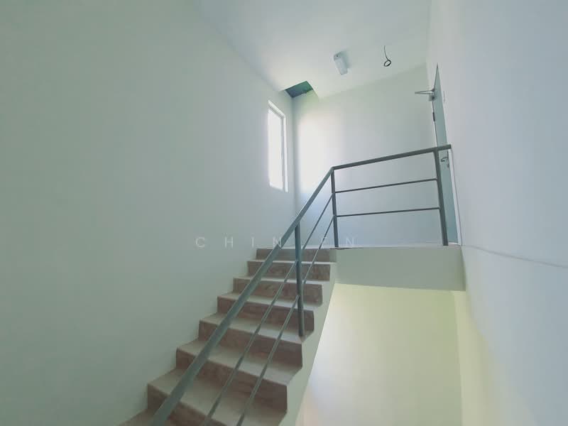 Kilang untuk Dijual di Taman Tasik Utama (Bukit Katil) - CHIN FN - Corridor - PropertyGuru.com.my