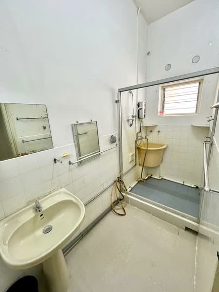 Rumah Berkembar untuk Dijual di George Town (Penang) - V. Goh - Bathroom - PropertyGuru.com.my