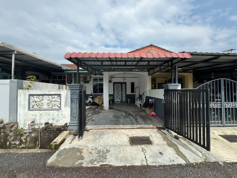 1-storey Terraced House for Sale in Taman Lukut Makmur (Lukut) - Azrul Othman - Exterior - PropertyGuru.com.my