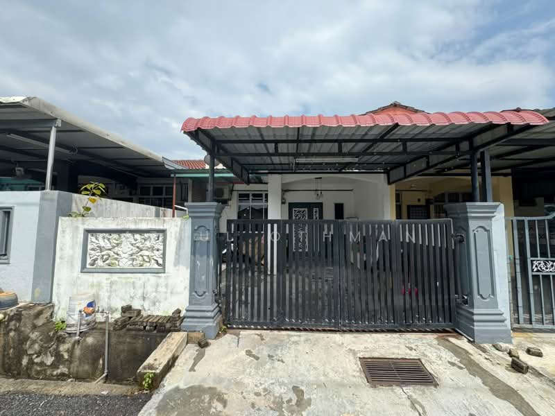 1-storey Terraced House for Sale in Taman Lukut Makmur (Lukut) - Azrul Othman - Exterior - PropertyGuru.com.my
