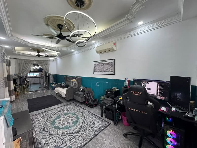 1-storey Terraced House for Sale in Taman Lukut Makmur (Lukut) - Azrul Othman - Living Room - PropertyGuru.com.my