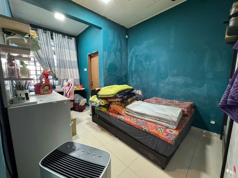 1-storey Terraced House for Sale in Taman Lukut Makmur (Lukut) - Azrul Othman - Bedroom - PropertyGuru.com.my