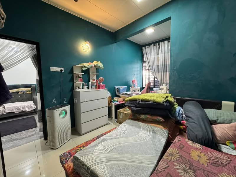 1-storey Terraced House for Sale in Taman Lukut Makmur (Lukut) - Azrul Othman - Bedroom - PropertyGuru.com.my