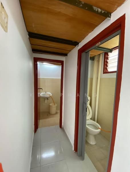Flat for Rent at Pangsapuri Nusa Kurnia - Ken Phang - Bathroom - PropertyGuru.com.my