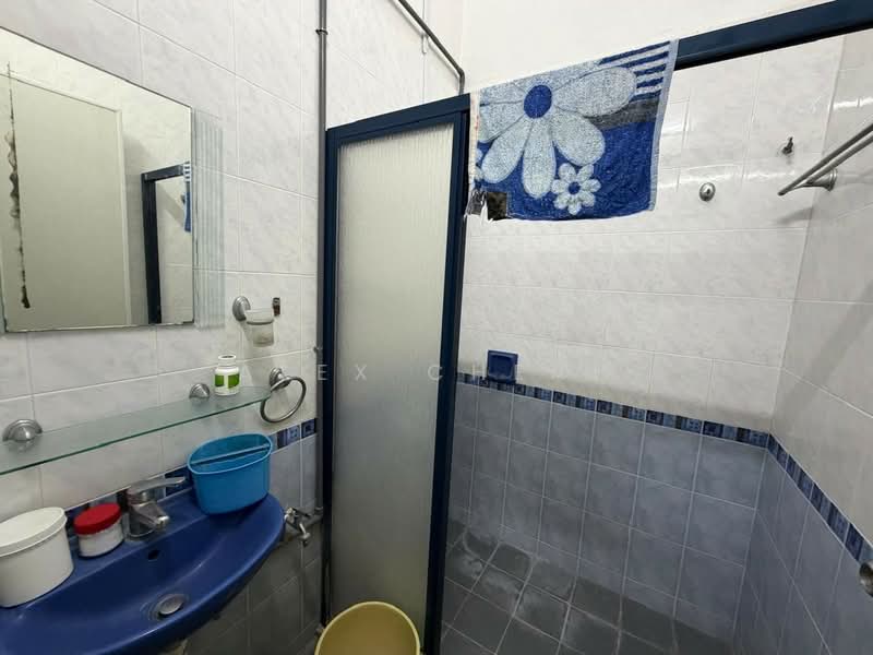 Rumah Teres untuk Dijual di Island Glades (Jelutong) - Alex Cheah - Bathroom - PropertyGuru.com.my