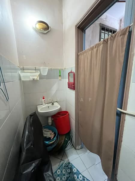 Rumah Teres 2 Tingkat untuk Dijual di Permas Jaya (Johor) - Roy Yap - Bathroom - PropertyGuru.com.my
