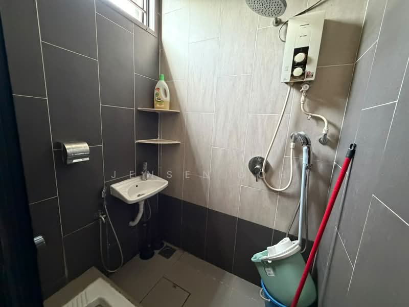 Rumah Teres 2 Tingkat untuk Disewa di Taman Mount Austin (Tebrau) - Jensen Goh - Bathroom - PropertyGuru.com.my