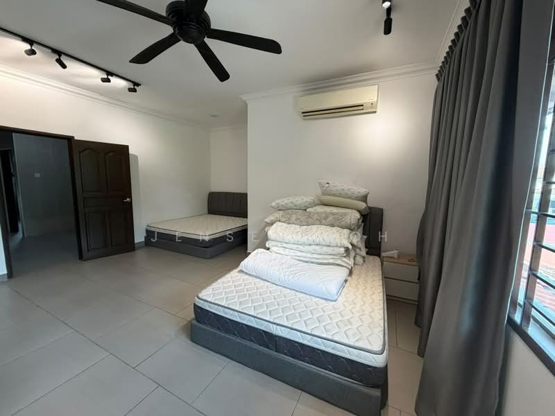 Rumah Teres 2 Tingkat untuk Disewa di Taman Mount Austin (Tebrau) - Jensen Goh - Bedroom - PropertyGuru.com.my