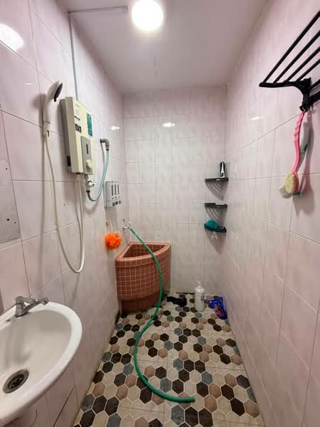 Rumah Teres 1 Tingkat untuk Dijual di Taman Sri Skudai (Skudai) - Edmond Tang - Bathroom - PropertyGuru.com.my