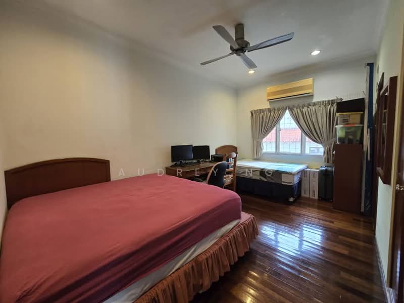 Bungalow for Sale in Seksyen 17 (Petaling Jaya) - AUDREY NG - Bedroom - PropertyGuru.com.my