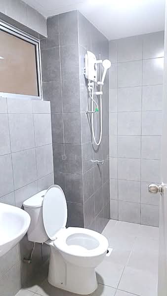 Kondominium untuk Disewa di Residensi Sateria - Addis Bo - Bathroom - PropertyGuru.com.my