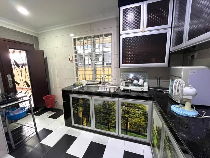 Semi-Detached House for Sale in Taman Perling (Perling) - Roy Yap - Kitchen - PropertyGuru.com.my