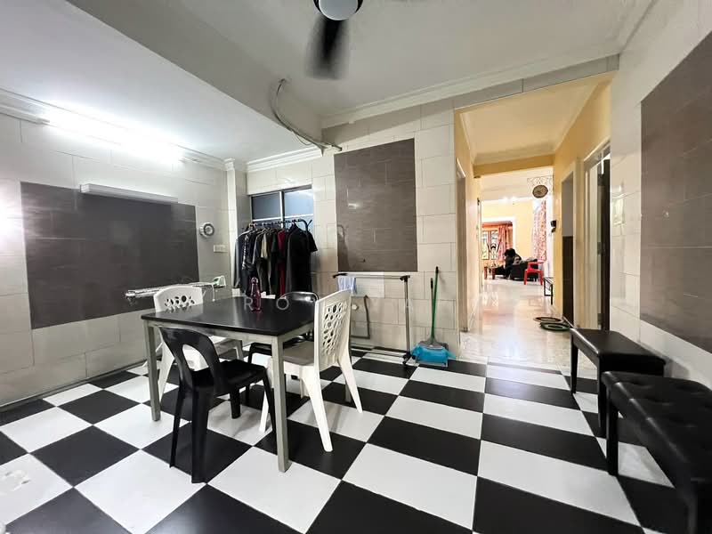 Semi-Detached House for Sale in Taman Perling (Perling) - Roy Yap - Dining Room - PropertyGuru.com.my