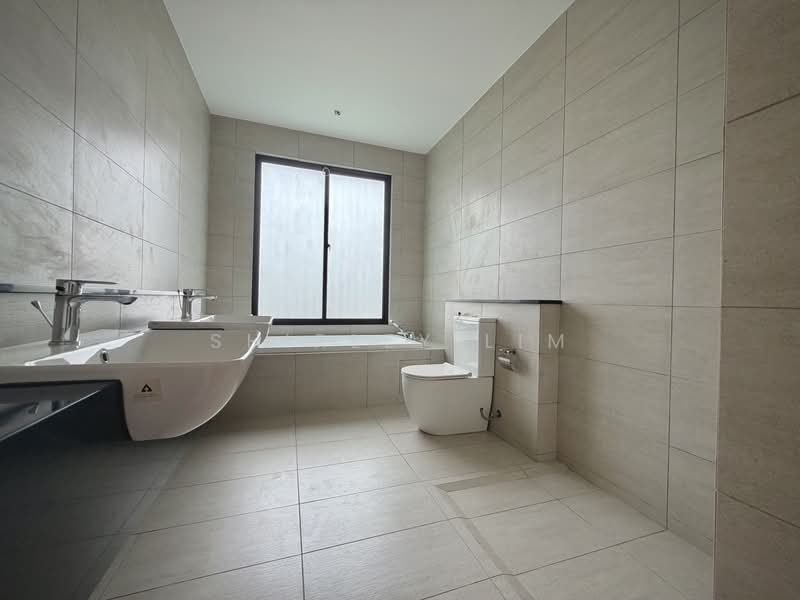 3.5-storey Terraced House for Sale in Senibong Cove (Masai) - Shirley Lim - Bathroom - PropertyGuru.com.my