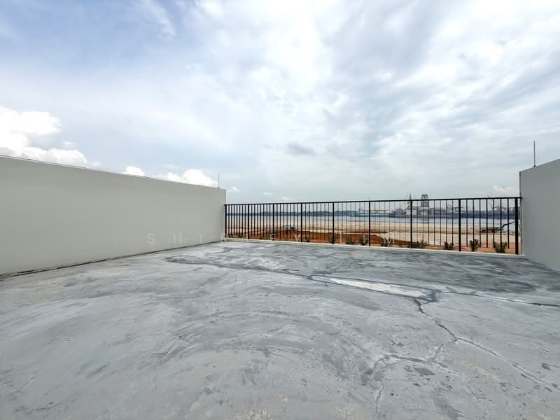 3.5-storey Terraced House for Sale in Senibong Cove (Masai) - Shirley Lim - Roof Garden - PropertyGuru.com.my