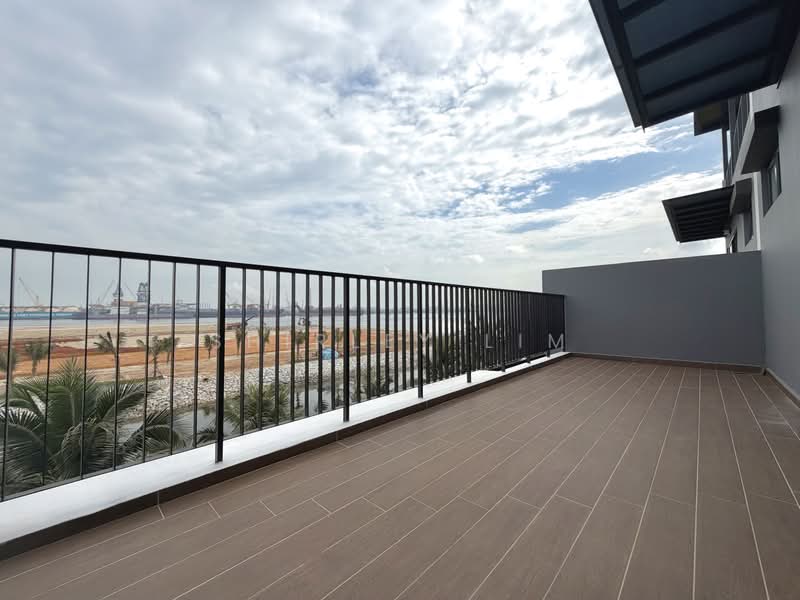 3.5-storey Terraced House for Sale in Senibong Cove (Masai) - Shirley Lim - Balcony - PropertyGuru.com.my