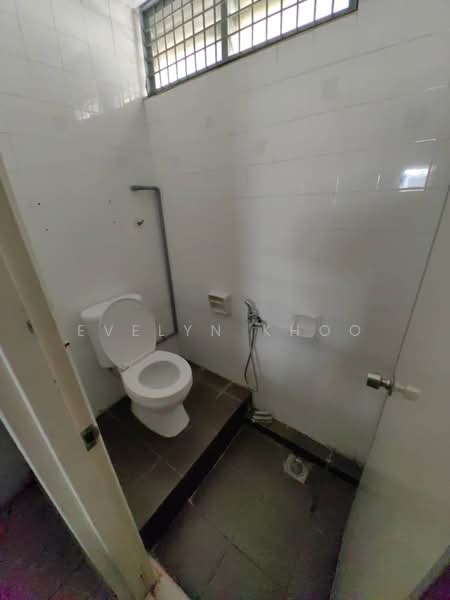Factory for Rent in Taman Rawang Jaya (Rawang) - Evelyn Khoo - Bathroom - PropertyGuru.com.my