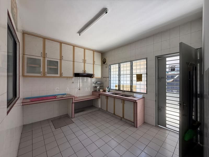2-storey Terraced House for Sale in Puchong Perdana (Selangor) - Carmen Kew - Kitchen - PropertyGuru.com.my