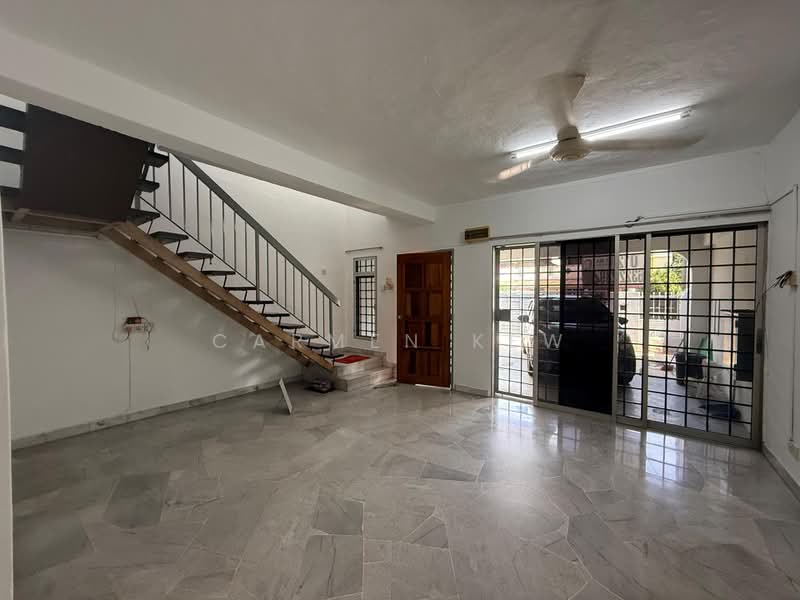 2-storey Terraced House for Sale in Puchong Perdana (Selangor) - Carmen Kew - Living Room - PropertyGuru.com.my