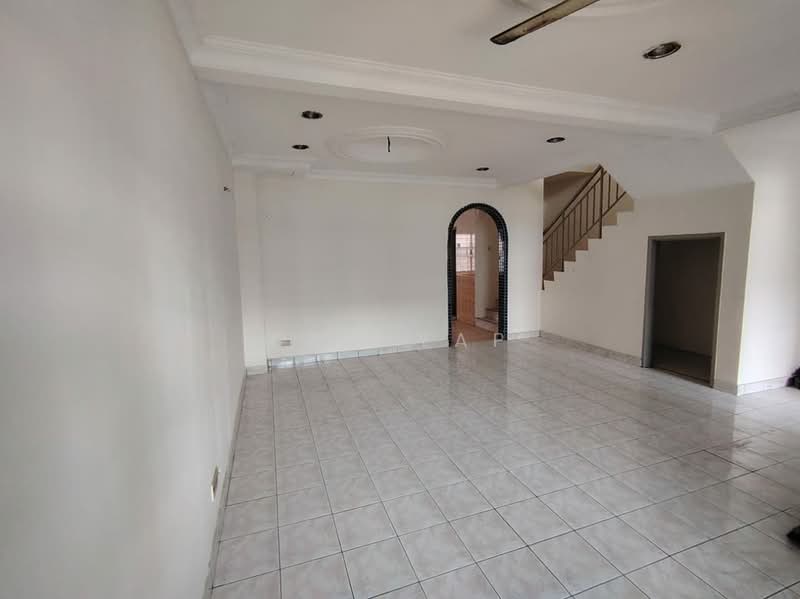 Rumah Teres 2 Tingkat untuk Dijual di Taman Sri Putra Mas (Sungai Buloh) - Sam Yap - Living Room - PropertyGuru.com.my
