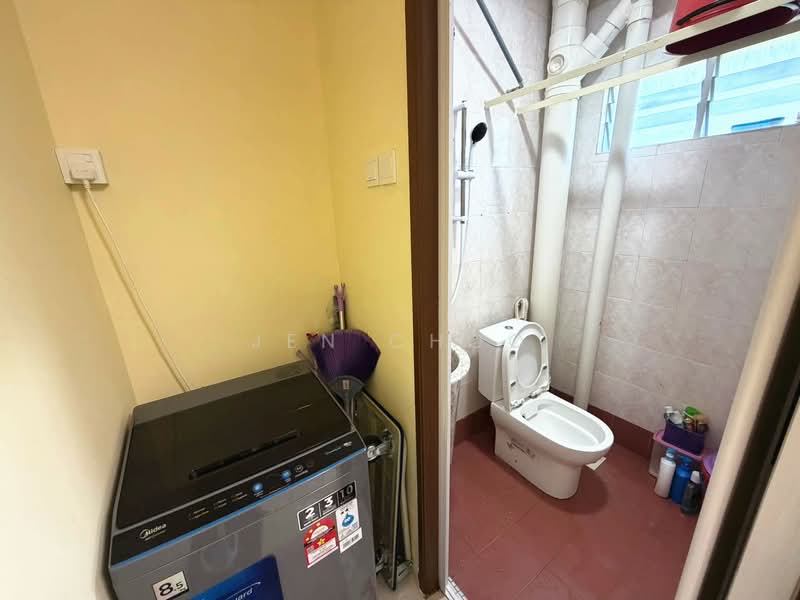 Flat for Sale at Desa Ixora - Jen Choo - Bathroom - PropertyGuru.com.my