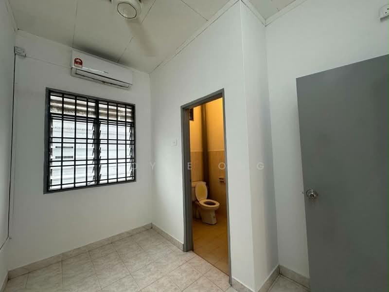 2-storey Terraced House for Sale in Mutiara Rini (Skudai) - Joyce Ong - Bathroom - PropertyGuru.com.my