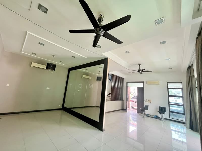 Rumah Berkembar untuk Dijual di Subang Jaya (Selangor) - Tom Yip - Living Room - PropertyGuru.com.my