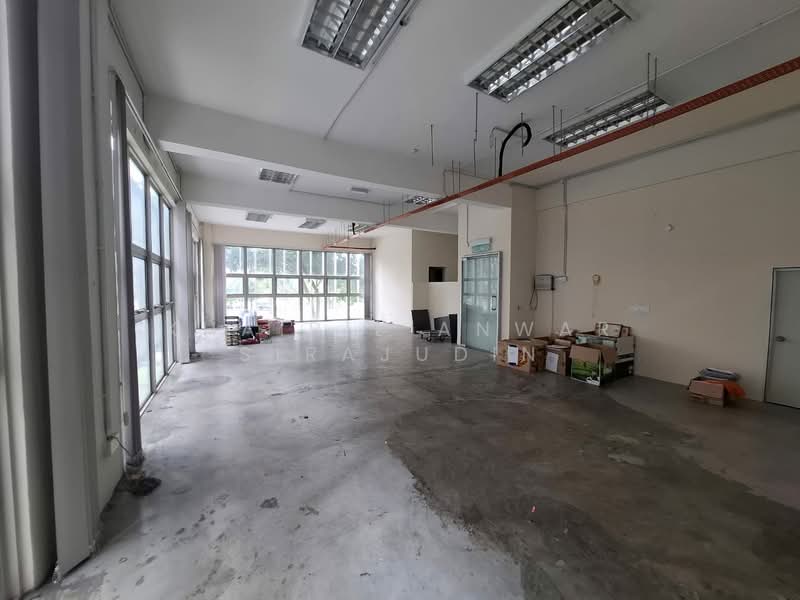 Shop for Rent in Bukit Jelutong (Shah Alam) - Khairil Anwar Sirajudin - Interior - PropertyGuru.com.my
