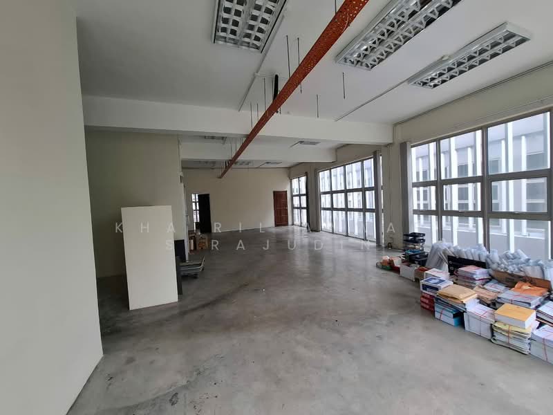Shop for Rent in Bukit Jelutong (Shah Alam) - Khairil Anwar Sirajudin - Interior - PropertyGuru.com.my