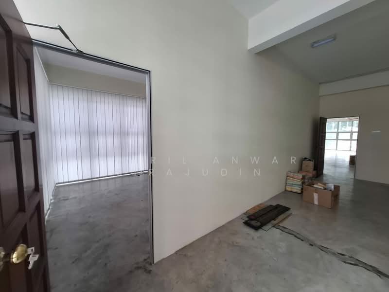 Shop for Rent in Bukit Jelutong (Shah Alam) - Khairil Anwar Sirajudin - Interior - PropertyGuru.com.my