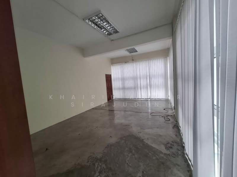 Shop for Rent in Bukit Jelutong (Shah Alam) - Khairil Anwar Sirajudin - Interior - PropertyGuru.com.my