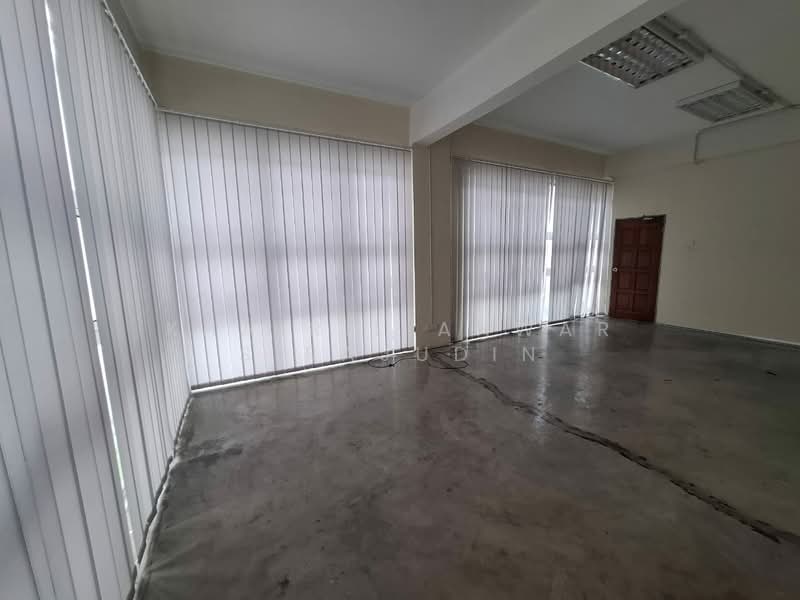 Shop for Rent in Bukit Jelutong (Shah Alam) - Khairil Anwar Sirajudin - Interior - PropertyGuru.com.my