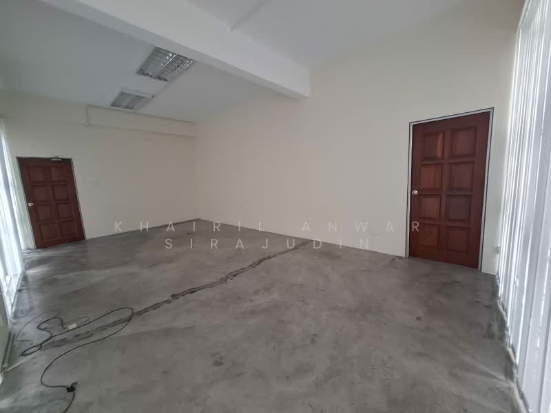 Shop for Rent in Bukit Jelutong (Shah Alam) - Khairil Anwar Sirajudin - Interior - PropertyGuru.com.my
