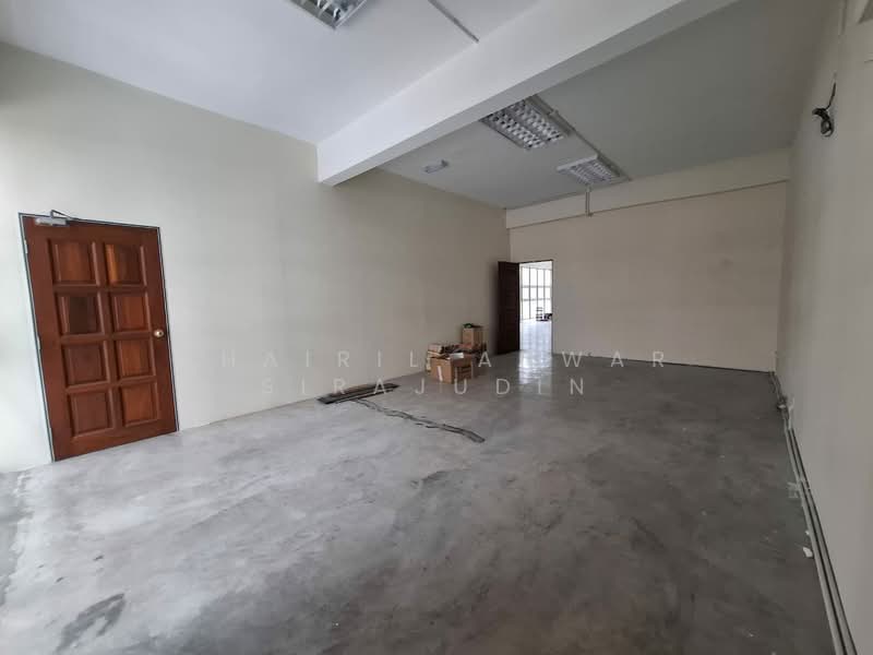 Shop for Rent in Bukit Jelutong (Shah Alam) - Khairil Anwar Sirajudin - Interior - PropertyGuru.com.my