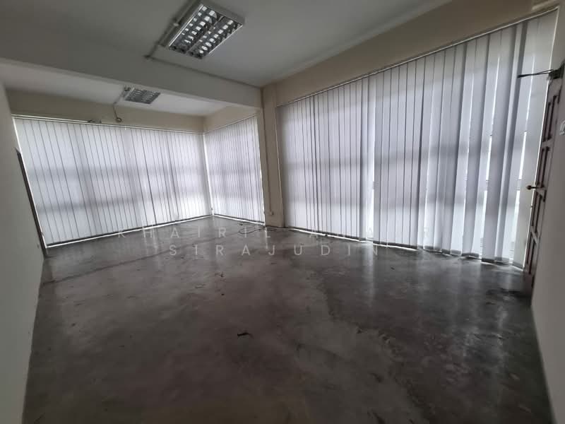 Shop for Rent in Bukit Jelutong (Shah Alam) - Khairil Anwar Sirajudin - Interior - PropertyGuru.com.my