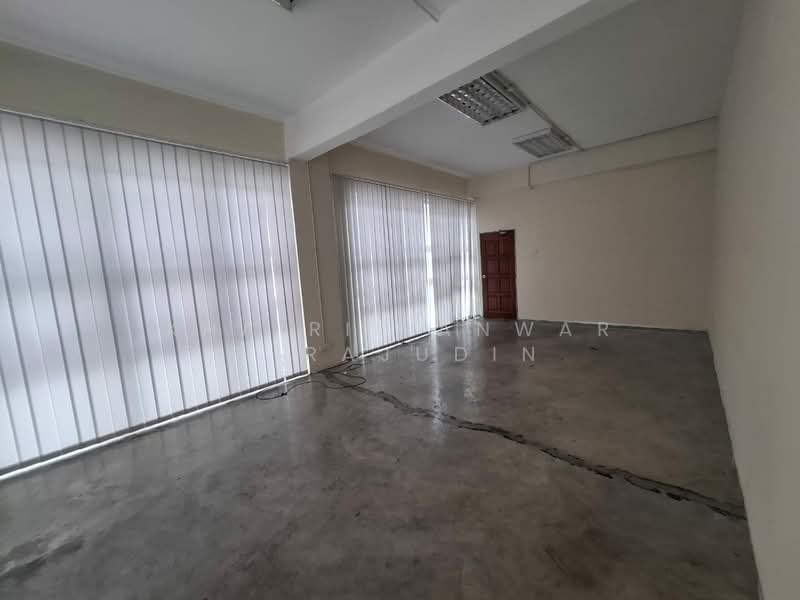 Shop for Rent in Bukit Jelutong (Shah Alam) - Khairil Anwar Sirajudin - Interior - PropertyGuru.com.my