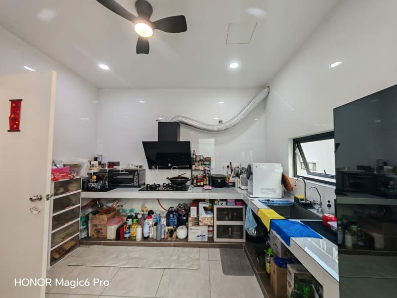 Semi-Detached House for Sale in Setia Alam (Selangor) - Bing Bing - Kitchen - PropertyGuru.com.my