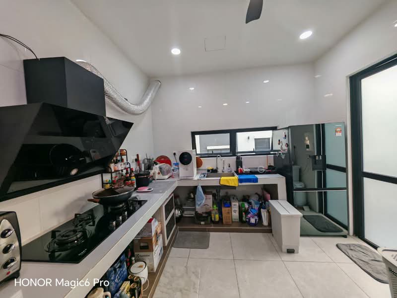 Semi-Detached House for Sale in Setia Alam (Selangor) - Bing Bing - Kitchen - PropertyGuru.com.my