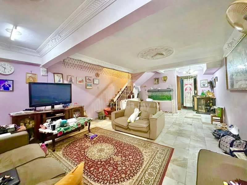 2-storey Terraced House for Sale in Taman Serdang Raya (Seri Kembangan) - Azli Ibrahim - Living Room - PropertyGuru.com.my