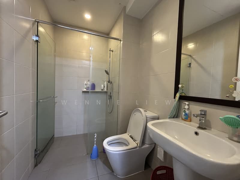 Kondominium untuk Dijual di Azelia Residence - Wennie Liew - Bathroom - PropertyGuru.com.my