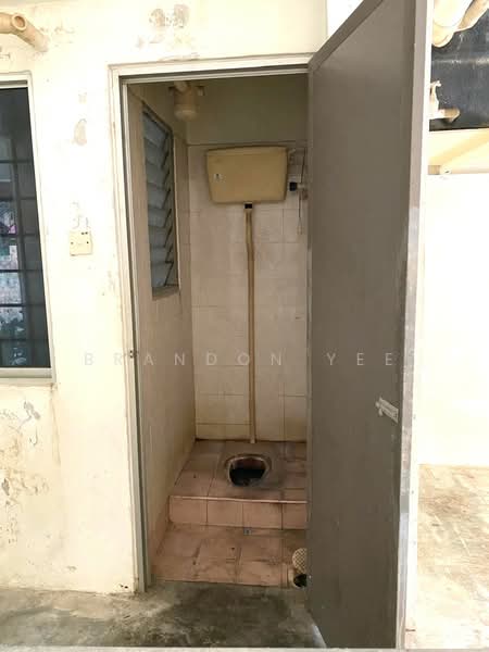 Shop for Rent in Taman Equine (Seri Kembangan) - Brandon Yee - Bathroom - PropertyGuru.com.my
