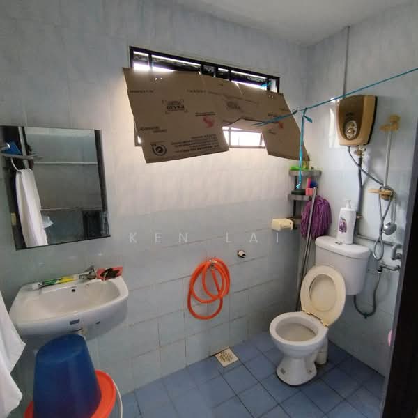 Rumah Bandar untuk Dijual di Taman Wangsa Permai (Kepong) - Ken Lai - Bathroom - PropertyGuru.com.my