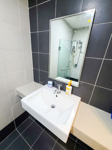 Servis Apartment untuk Disewa di Centrestage Designer Suite - James Tan - Bathroom - PropertyGuru.com.my