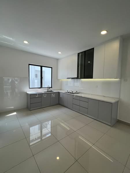 Rumah Teres 2-Tingkat untuk Disewa di Telok Panglima Garang (Selangor) - June Pei - Kitchen - PropertyGuru.com.my